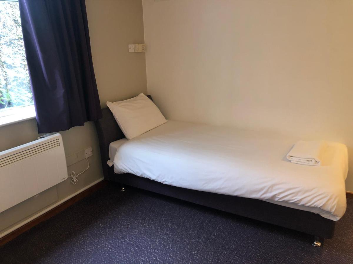 Bluemont Hotel Бромсгроув Екстериор снимка