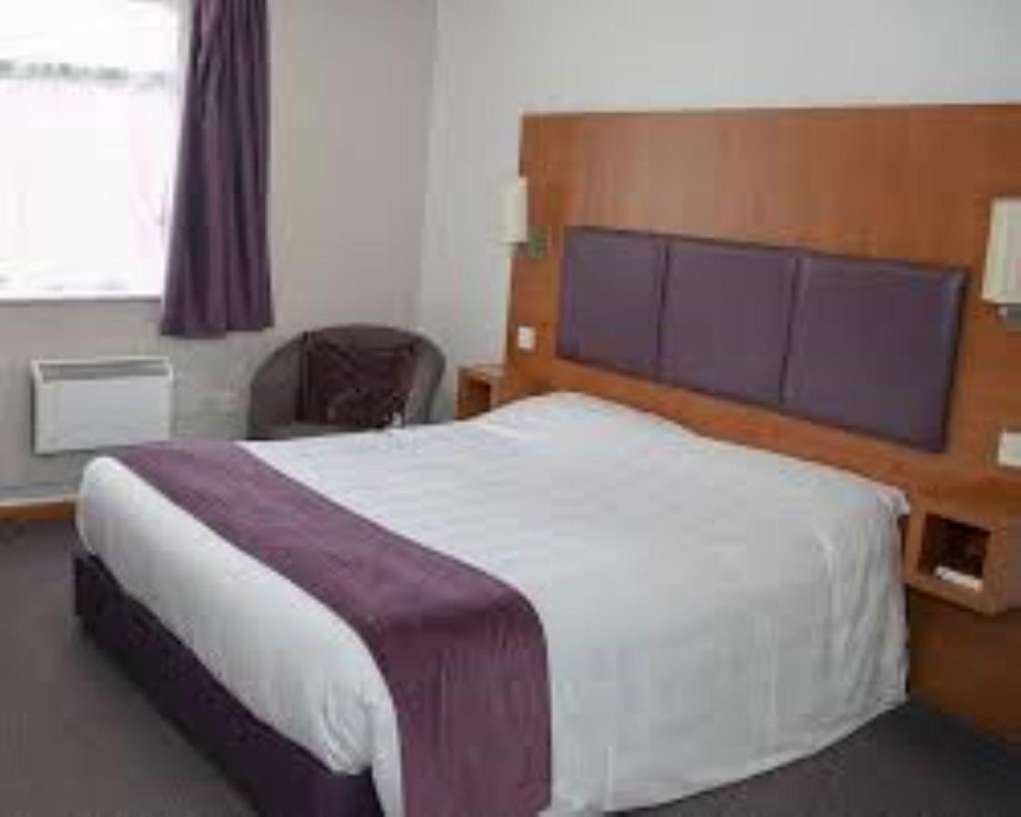 Bluemont Hotel Бромсгроув Екстериор снимка