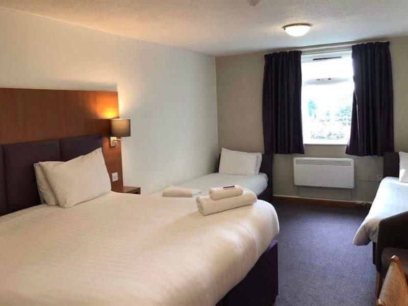 Bluemont Hotel Бромсгроув Екстериор снимка